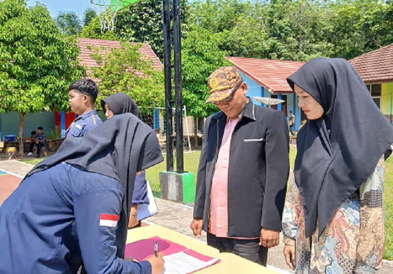 SERAH TERIMA JABATAN OSIS SMK  MUARA KELINGI